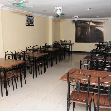 Safari Inn Dar es Salaam Buitenkant foto
