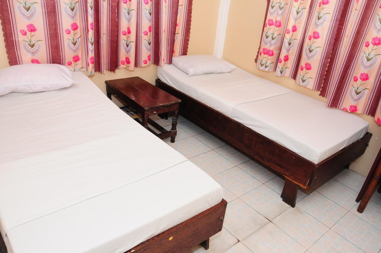 Safari Inn Dar es Salaam Buitenkant foto