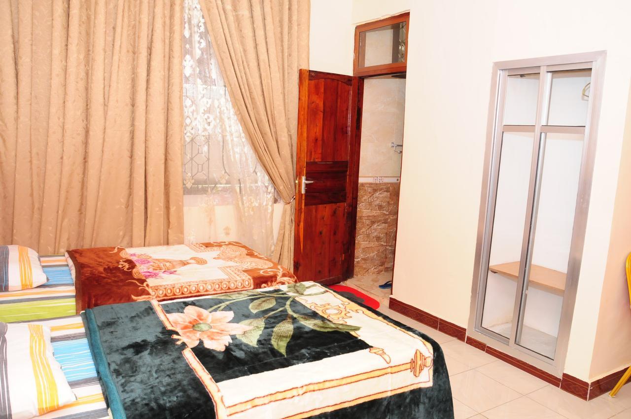 Safari Inn Dar es Salaam Buitenkant foto