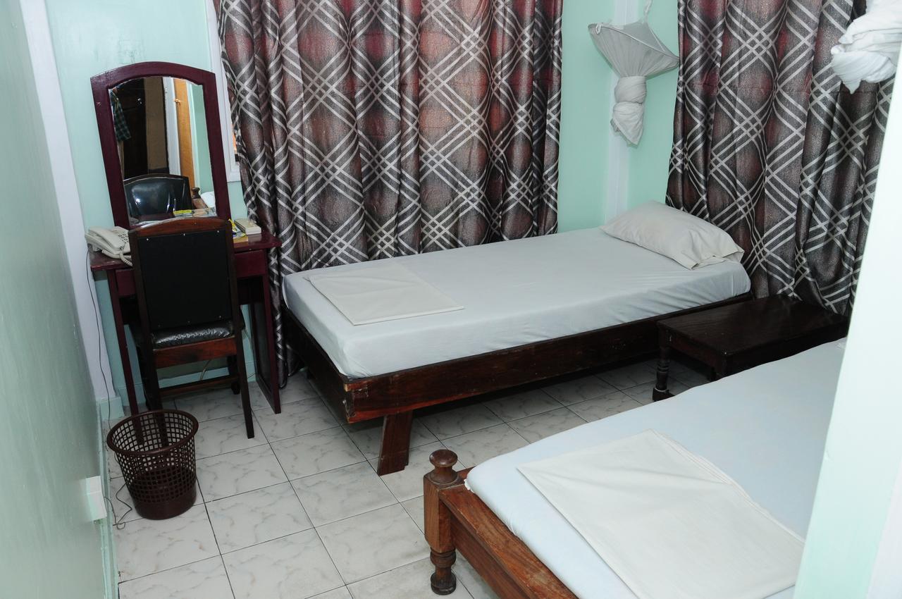 Safari Inn Dar es Salaam Buitenkant foto